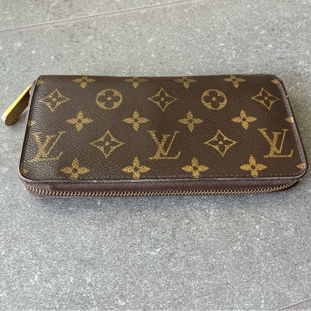 Louis Vuitton Zippy Wallet